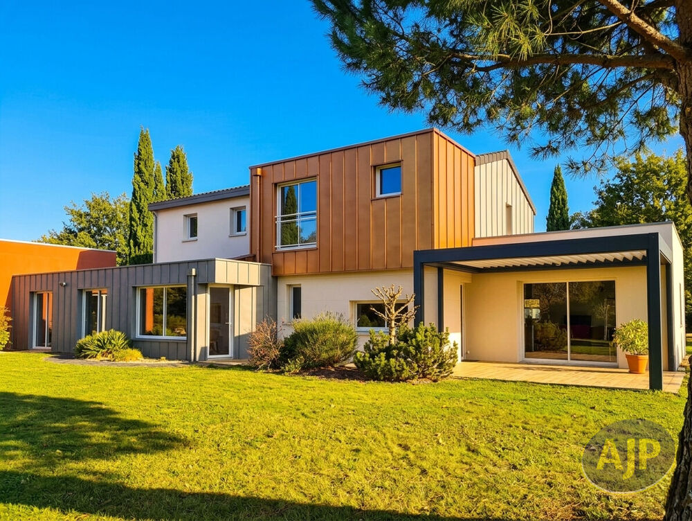 LEGÉ- Villa avec piscine intérieure !