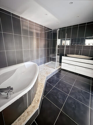  Appartement à louer 2 pièces 56 m²