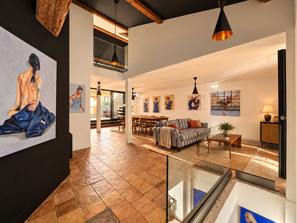 Triplex Atypique avec Terrasse et Garage