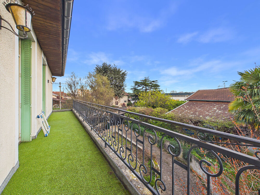 � vendre  Villa V�nissieux (69200)