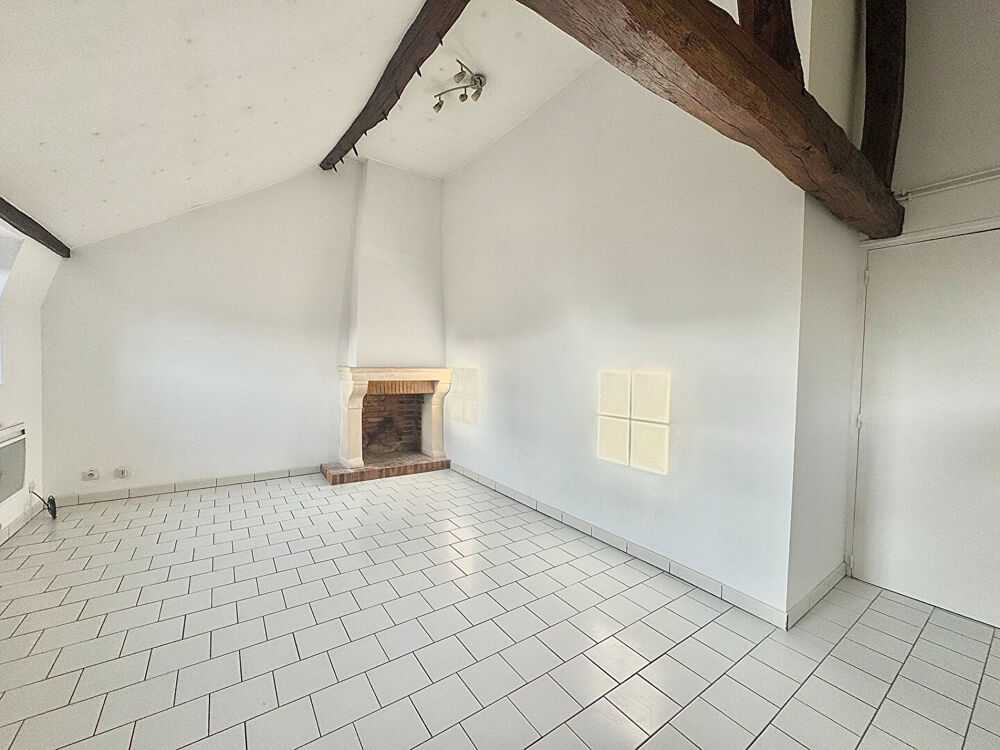 APPARTEMENT F3 À VENDRE PLEIN CENTRE DE VERNEUIL SUR AVRE.