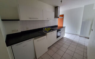  Appartement à louer 3 pièces 92 m²