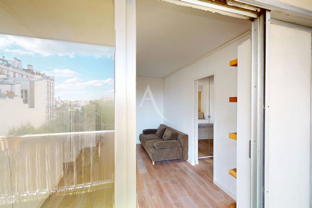 Vente Appartement 2 pièces avec balcon vue sur jardin arboré et exposé plein Sud de 8m2 ! Paris 10