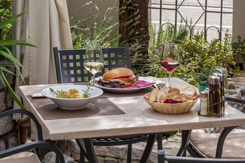 Fonds de commerce Restaurant Hy&egrave;res 150 m2 270000 83400 Hyeres