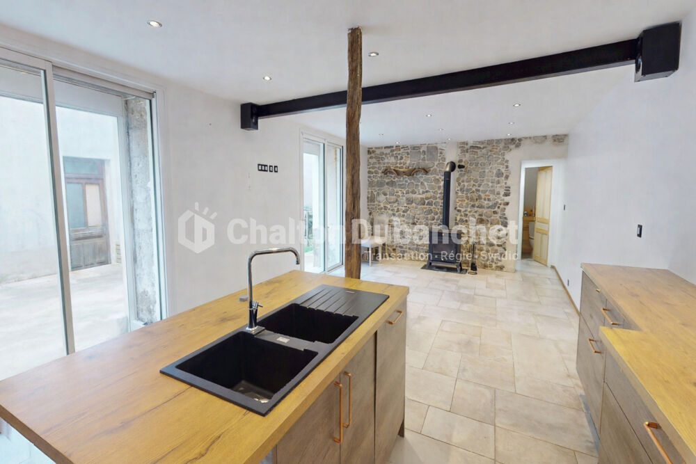 Maison de ville Saint Just La Pendue 107.5m² avec extérieur et dépendances.