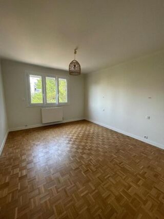  Appartement à louer 3 pièces 90 m²