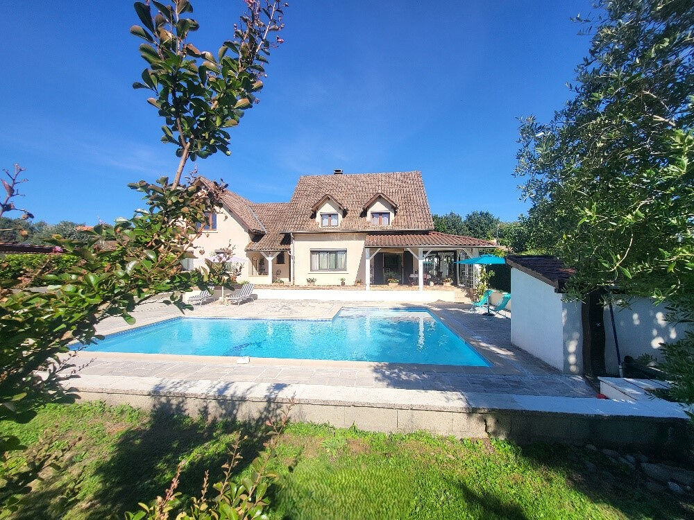 IDEAL GRANDE FAMILLE AVEC SES 7 CHAMBRES, MAGNIFIQUE DEPENDANCE, GRAND TERRAIN, PISCINE....