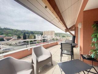 Location Appartement RARE A  BOURGOIN JALLIEU - APPARTEMENT 5 pièces - 117 m2 Bourgoin jallieu