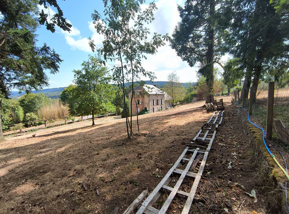 Haute-Vienne - Superbe maison en pierre de 6 chambres avec un jardin de 7700 m², une grange et une vue imprenable