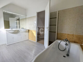  Maison à louer 6 pièces 123 m²
