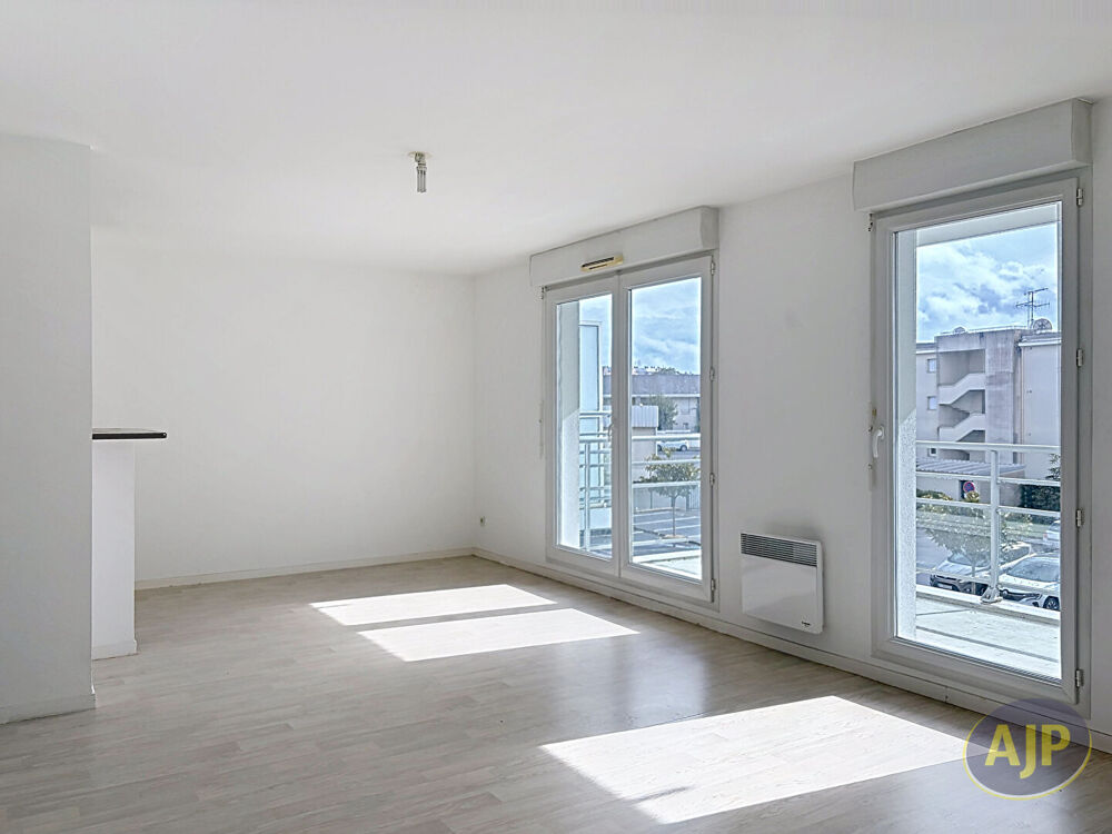 À vendre - Appartement T3 avec balcon, parking et cave - Résidence L'AGORA, coeur de ville de Cholet