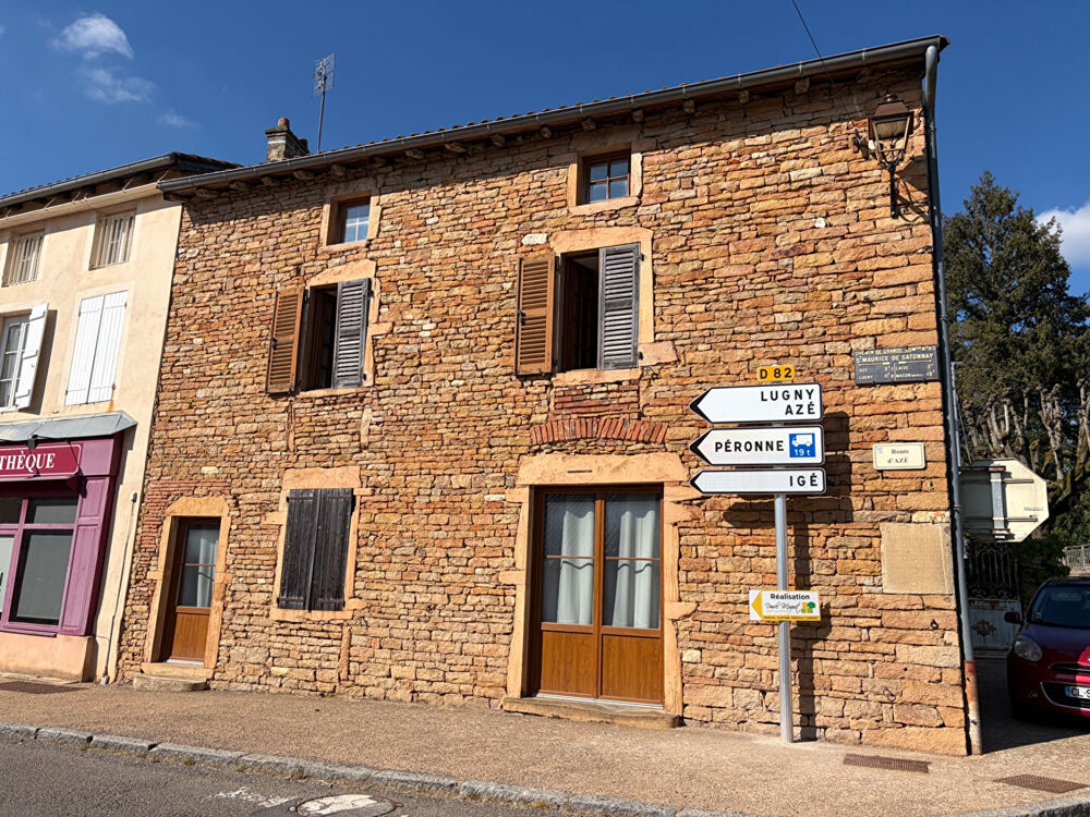 Maison de grande superficie au centre de Saint-Maurice-de-Satonnay
