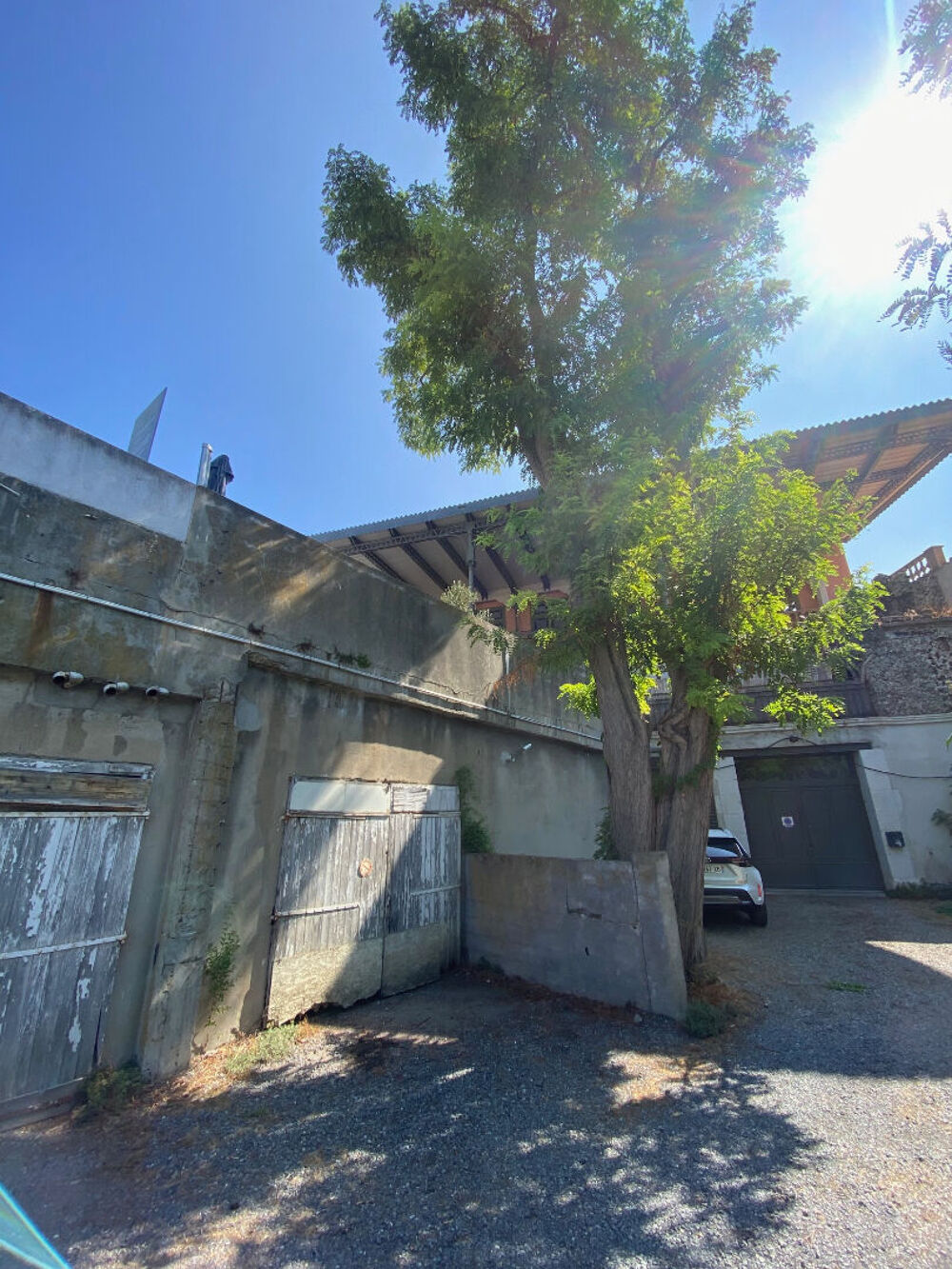 Vente Parking/Garage Garage d'environ 120 m2 a 2 minutes du Centre-Ville Carcassonne