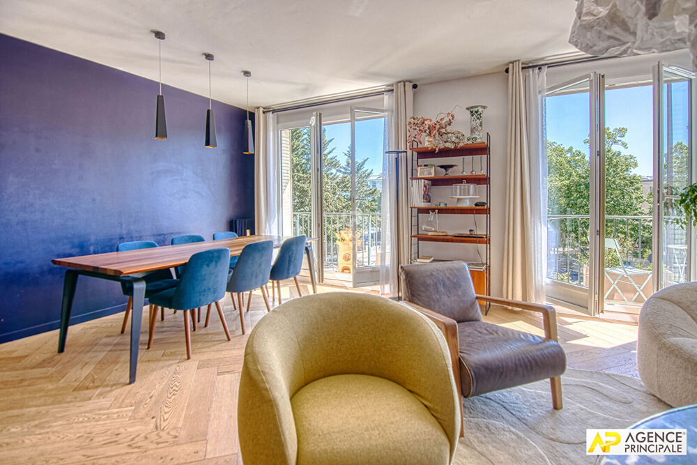 Vente Appartement Versailles Rive-Droite Appartement 5 pièces 138.32 m² au sol situé au 1er étage avec ascenseur, balcon de 14 m² cave et parking Versailles