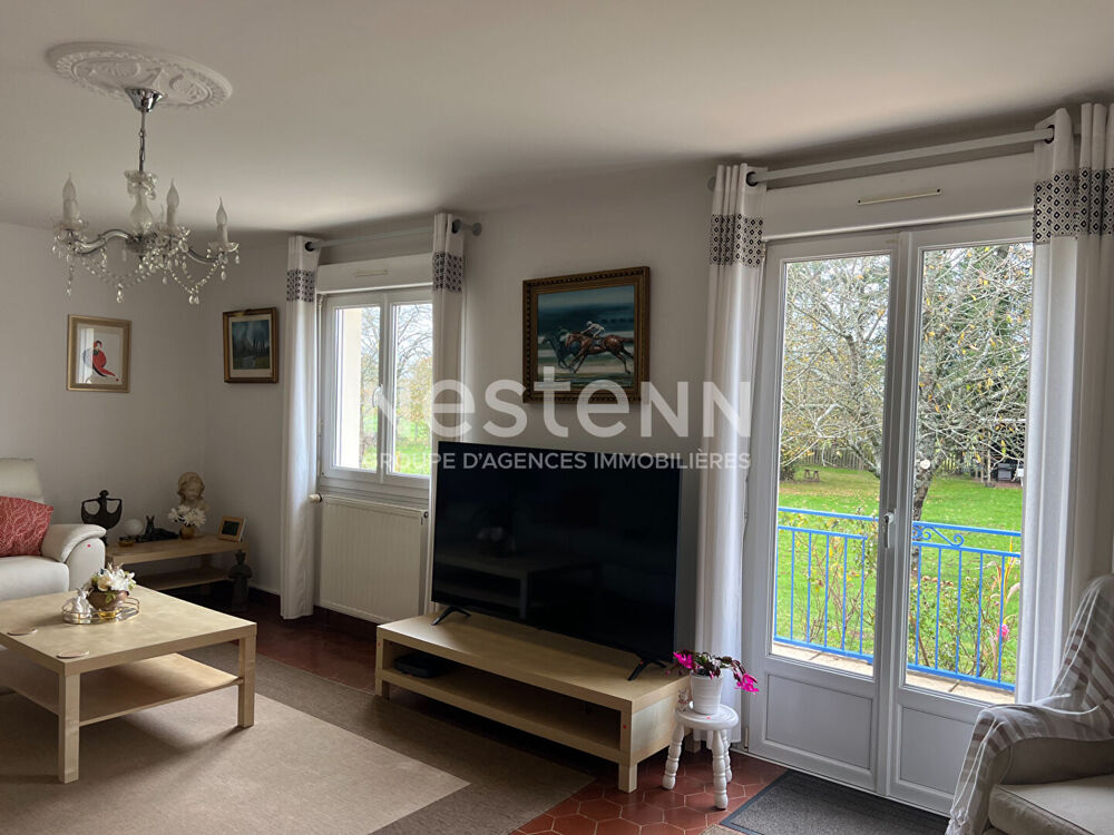 Maison familiale à proximité du bourg de PLEUCADEUC