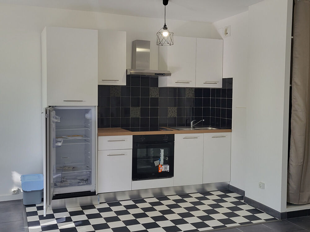 Location Appartement chevilly Larue location meublée  sur parc arborée , 37 m2  loyer 990 euros Chevilly larue
