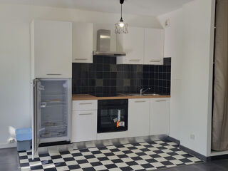Location Appartement chevilly Larue location meublée  sur parc arborée , 37 m2  loyer 990 euros Chevilly larue