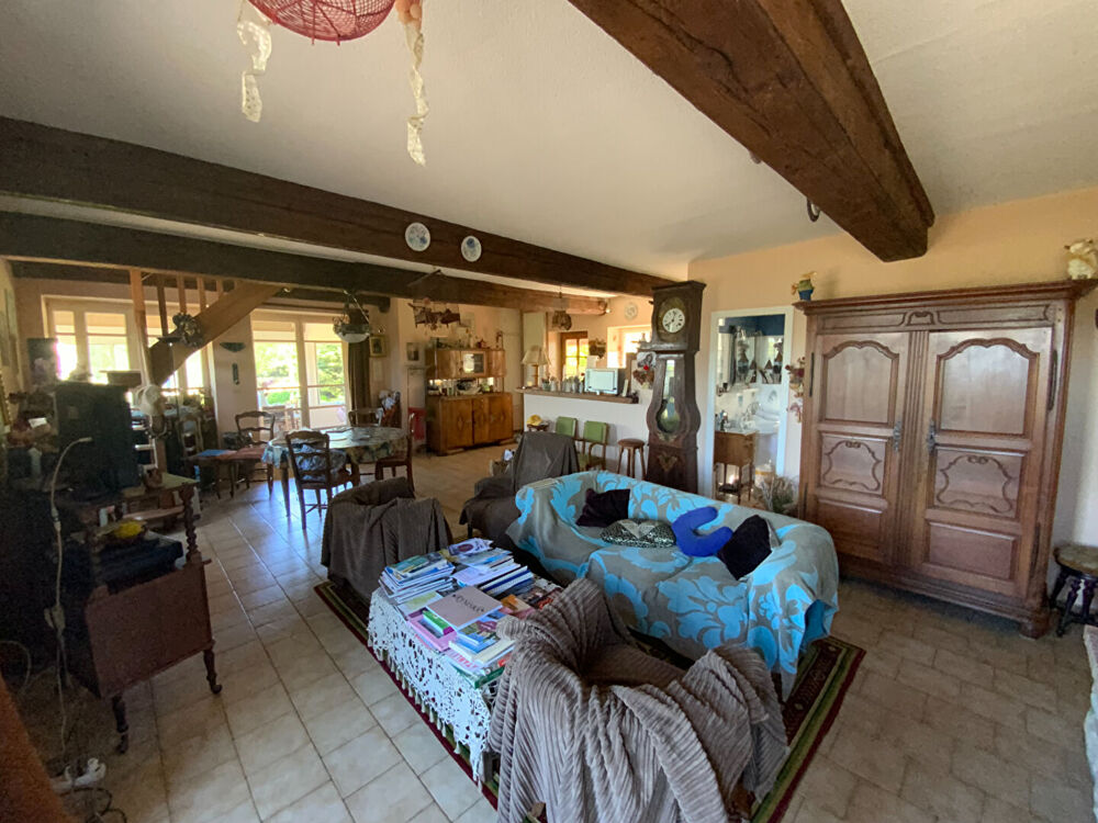SAINT-EMILAND - Proche gare TGV - Maison de village de 139 m² hab. (3 chambres) avec dépendances (90 m²)