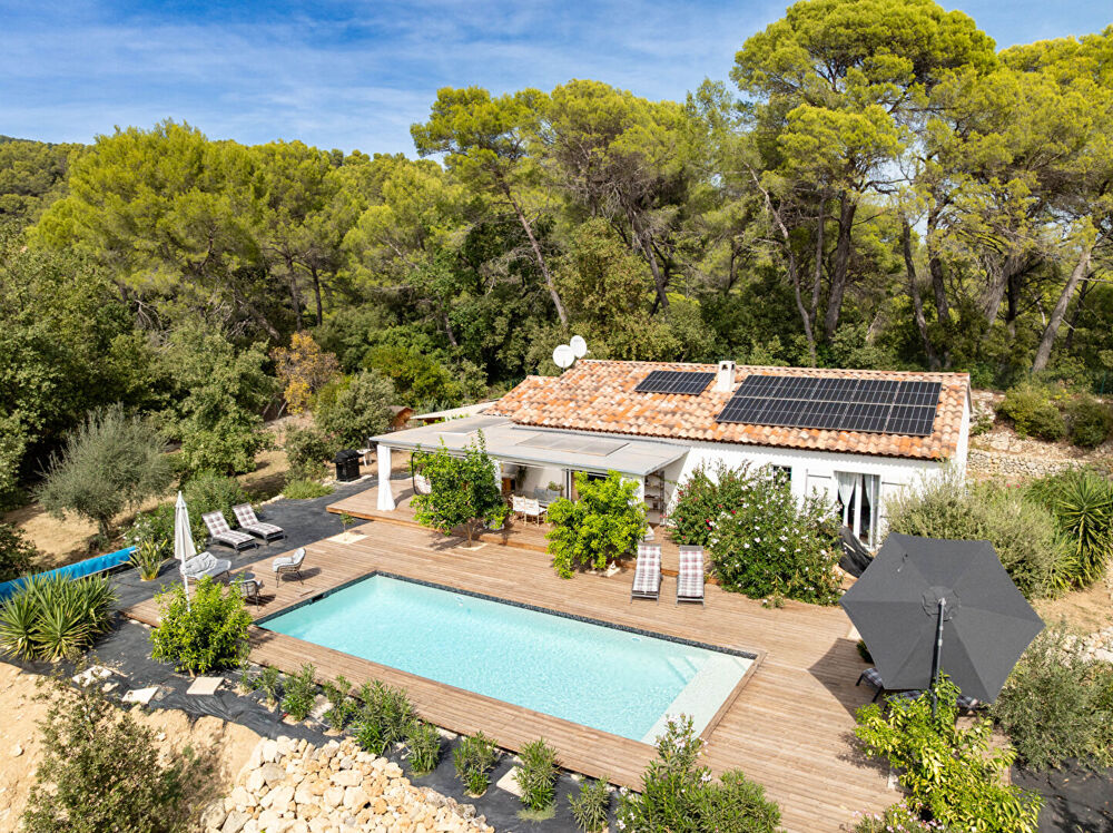 A VENDRE EN EXCLUSIVITÉ ! FIGANIÈRES Maison de plain-pied 126 m² 3 chambres Piscine et terrain de 2074 m²