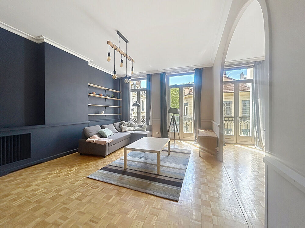 Vente Appartement Exclusivité NESTENN : VASTE APPARTEMENT DE CARACTÈRE DE 114 M² EN PLEIN CENTRE-VILLE Saint etienne