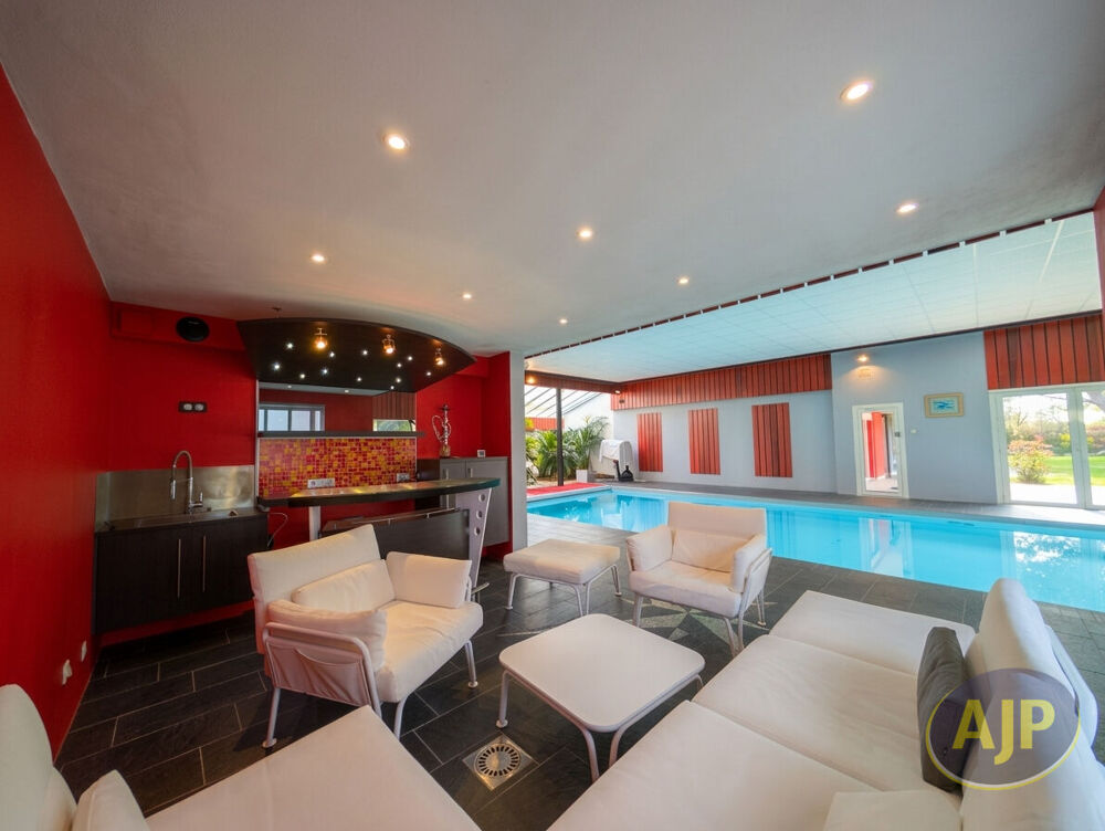 LEGÉ- Villa avec piscine intérieure !