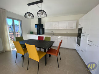  Appartement à louer 4 pièces 123 m²