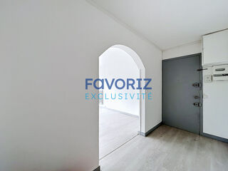  Appartement à louer 3 pièces 77 m²