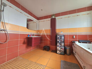  Maison  vendre 15 + pices 296 m