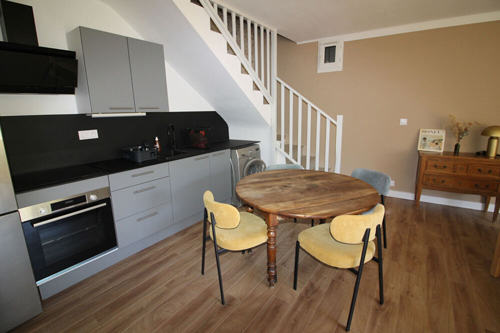 NIMES CENTRE VILLE Bel appartement rénové P2 bis en duplex de 53m² avec balcon 2ème et dernier étage.