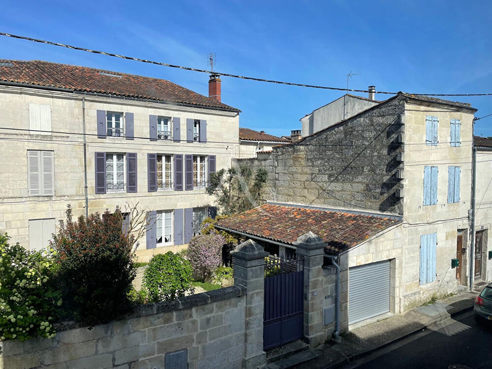 Appartement Saintes, centre ville, 2 chambres.