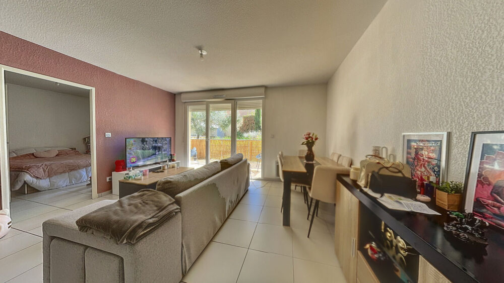 AVIGNON PROCHE REMPARTS - T2 ET EMPLACEMENT PARKING RESIDENCE RECENTE