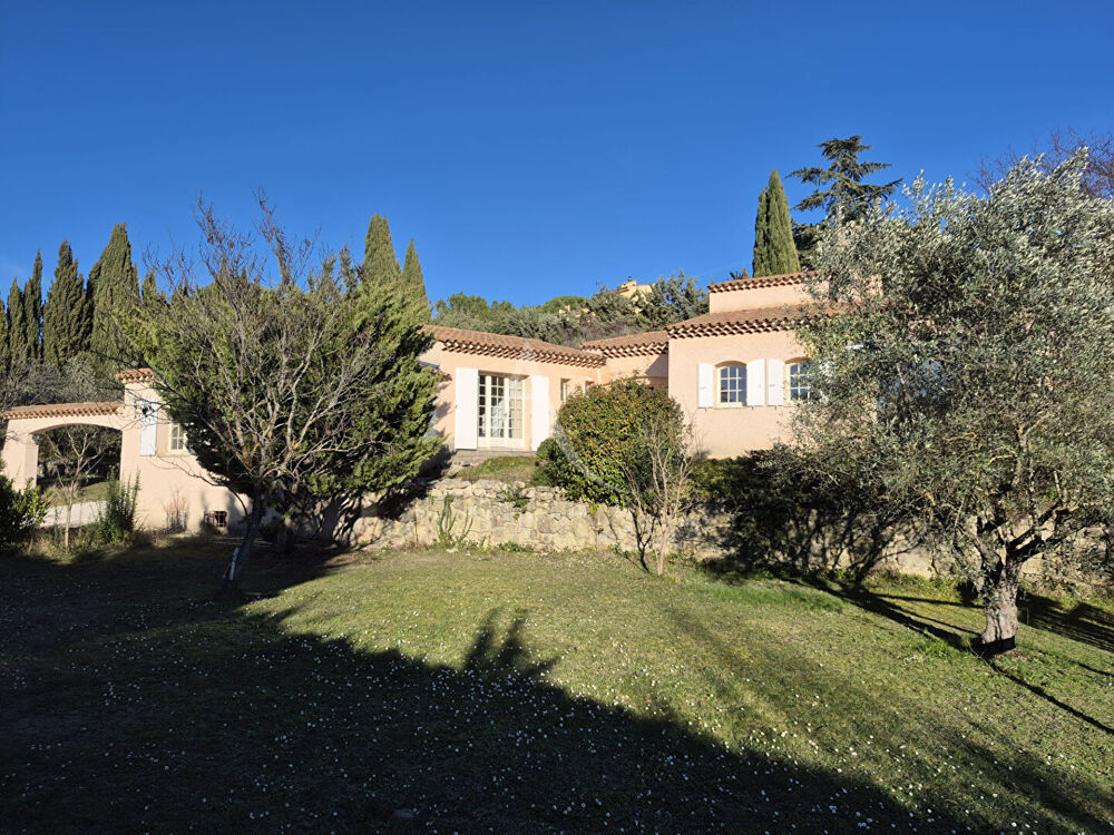 VILLA LUMINEUSE TYPE 5 AU CALME SUR 3612 M2 AVEC OLIVIERS PIERREVERT