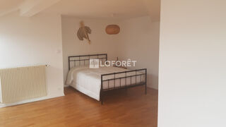  Appartement à louer 5 pièces 120 m²