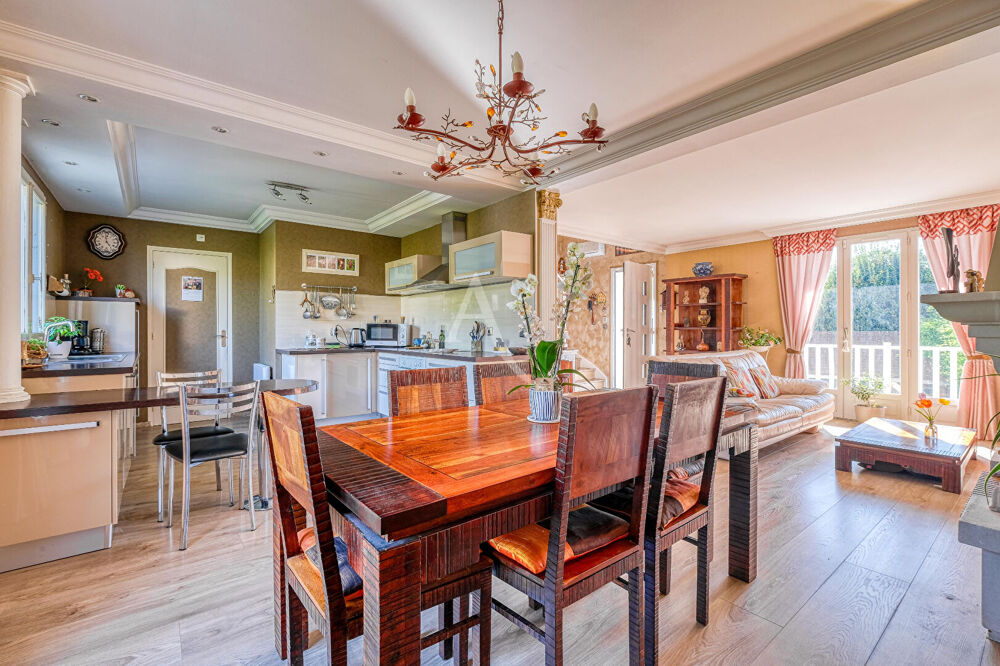 Vente Maison Maison individuelle avec sous-sol total, jardin intimiste de 2 412 m2 et suite parentale au RDC Esbly