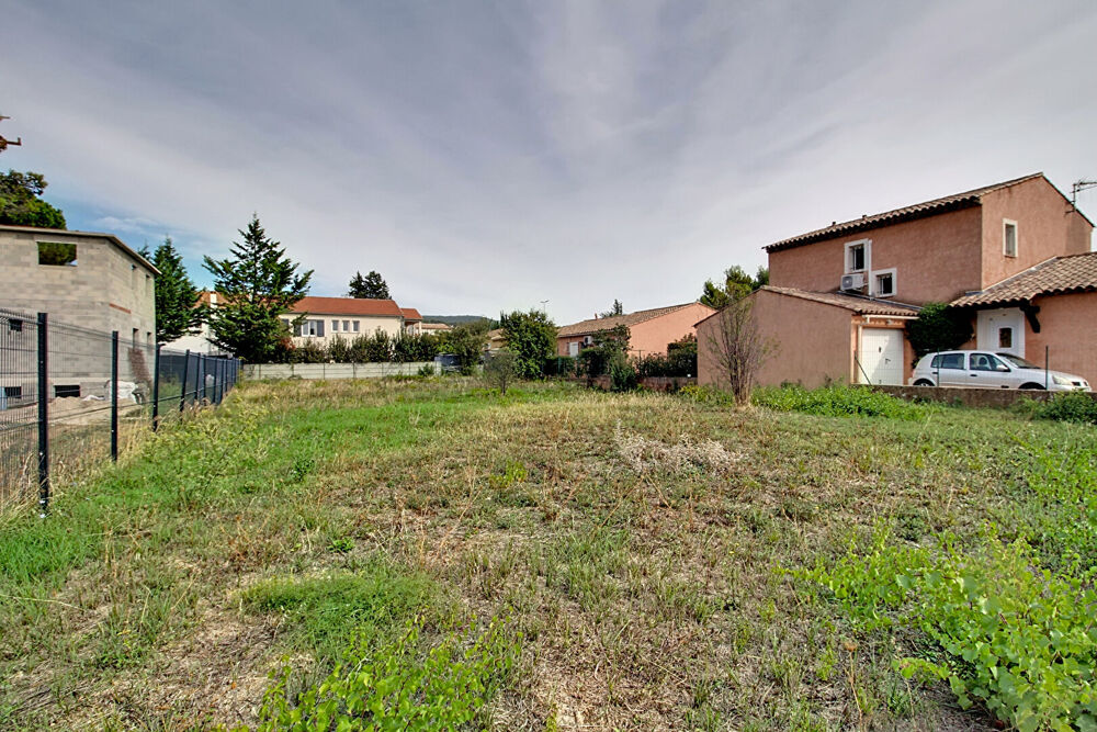 Vente Terrain A VENDRE en EXCLUSVITE - Terrain Draguignan 751m² avec 50% d'emprise au sol. Draguignan
