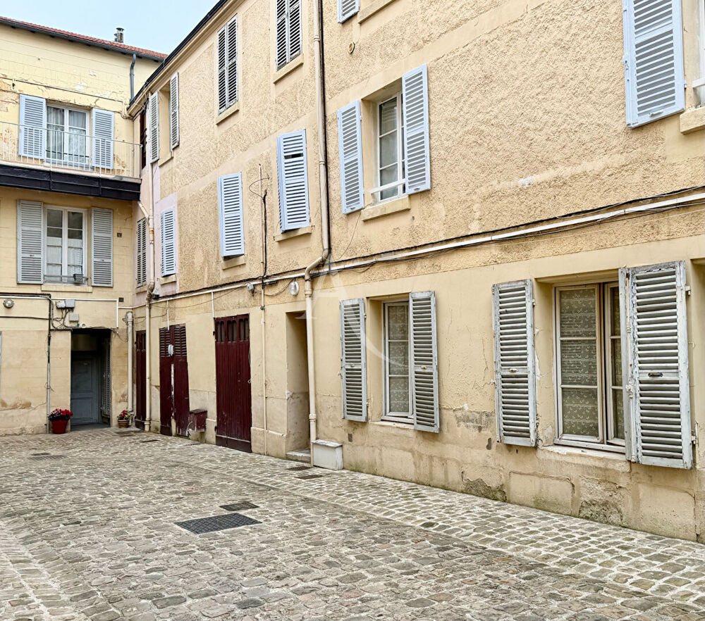 Location Appartement Appartement Versailles Place du MAarch� 2 pi�ces 34 m2 Location meubl� au calme Versailles