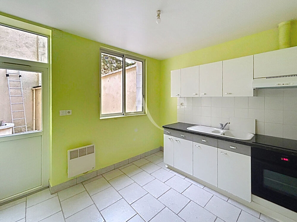 APPARTEMENT T2 AVEC COURS PRIVATIVE EN RDC - CHATEAU-GONTIER