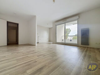 Vente Appartement À VENDRE  Appartement de 65 m² 2 chambres avec balcon et parking La roche sur yon