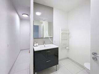  Appartement à louer 4 pièces 97 m²