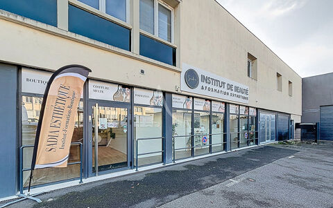 Cession de bail - Local &agrave; Meaux dans la zone industrielle - 128 m2 et 11,50 m de vitrine - parkings gratuits 25000 77100 Meaux