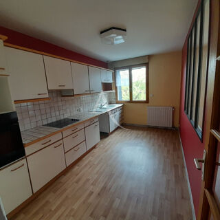  Appartement à louer 4 pièces 106 m²