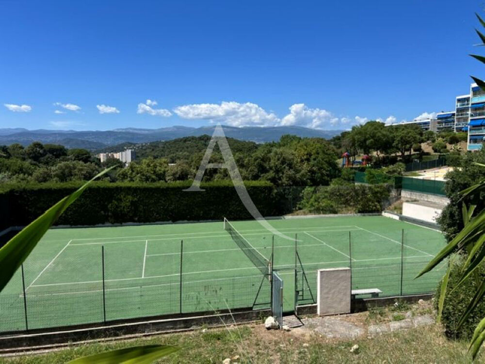 LE CANNET très beau 4 pièces de 83 m² avec terrasse, cave et aperçu mer