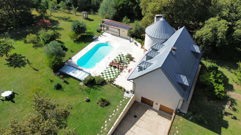   Grande proprit AVEC DOUBLE GARAGE PISCINE ET PARC ARBOR Maison - 8 pice(s) - 228 m