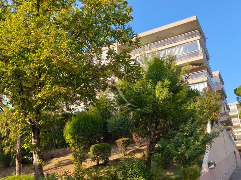   MANDELIEU CENTRE ! Agr�able 3 pi�ces 77 m� avec terrasse de 30m� . Garage 27m2 et Cave ! 