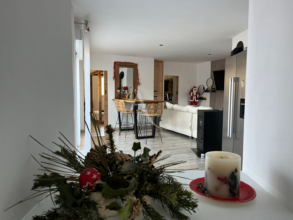 Ensemble immobilier de deux maisons à ST AVAUGOURD DES LANDES.