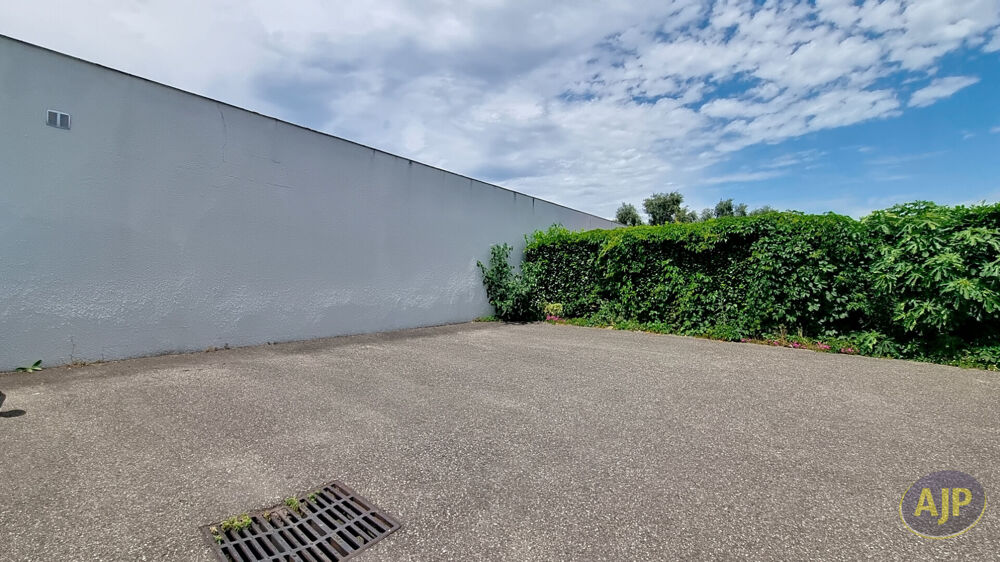   Local professionnel 100 m²  + parking privé emplacement exceptionnel. Libourne