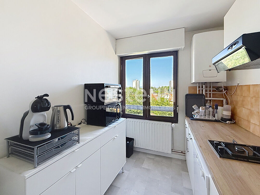 Grand Appartement T2 avec une chambre, Balcon en dernier étage Centre Ville - 69500 BRON
