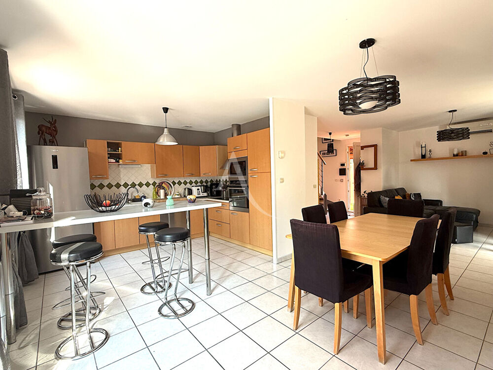 La Crau Maison non mitoyenne avec piscine, 4 chambres, garage et 3 parkings