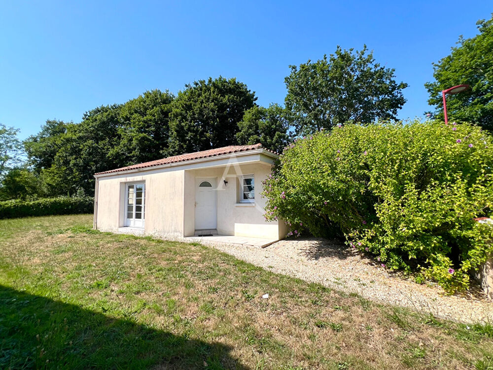 Maison familiale au coeur du bourg de Grosbreuil