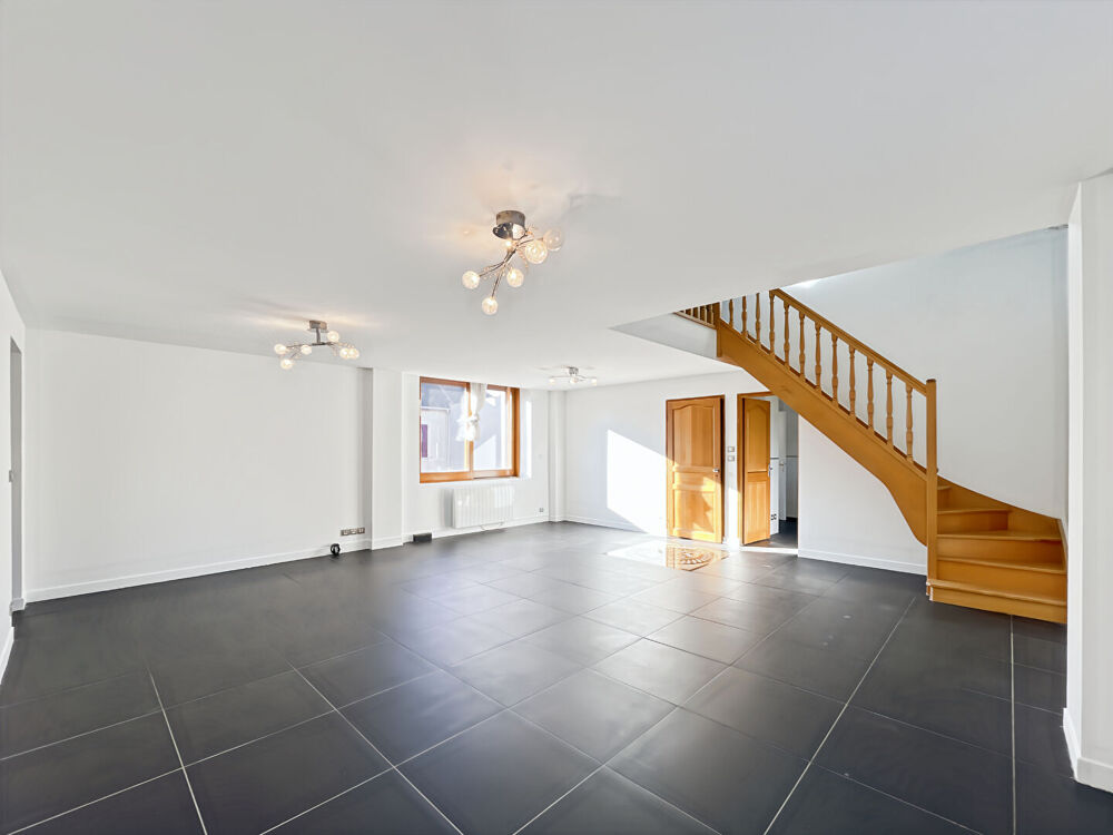 Vente Maison Triplex à vendre de 5 pièce(s) 130m2 Guignes